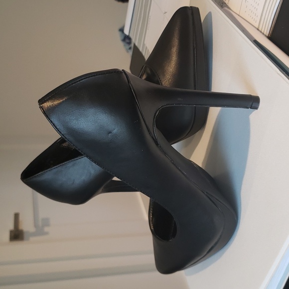 Shoes - Picture 2 of 3